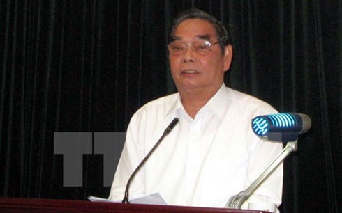 Das Mitglied des Politbüros Le Hong Anh besucht Bac Giang